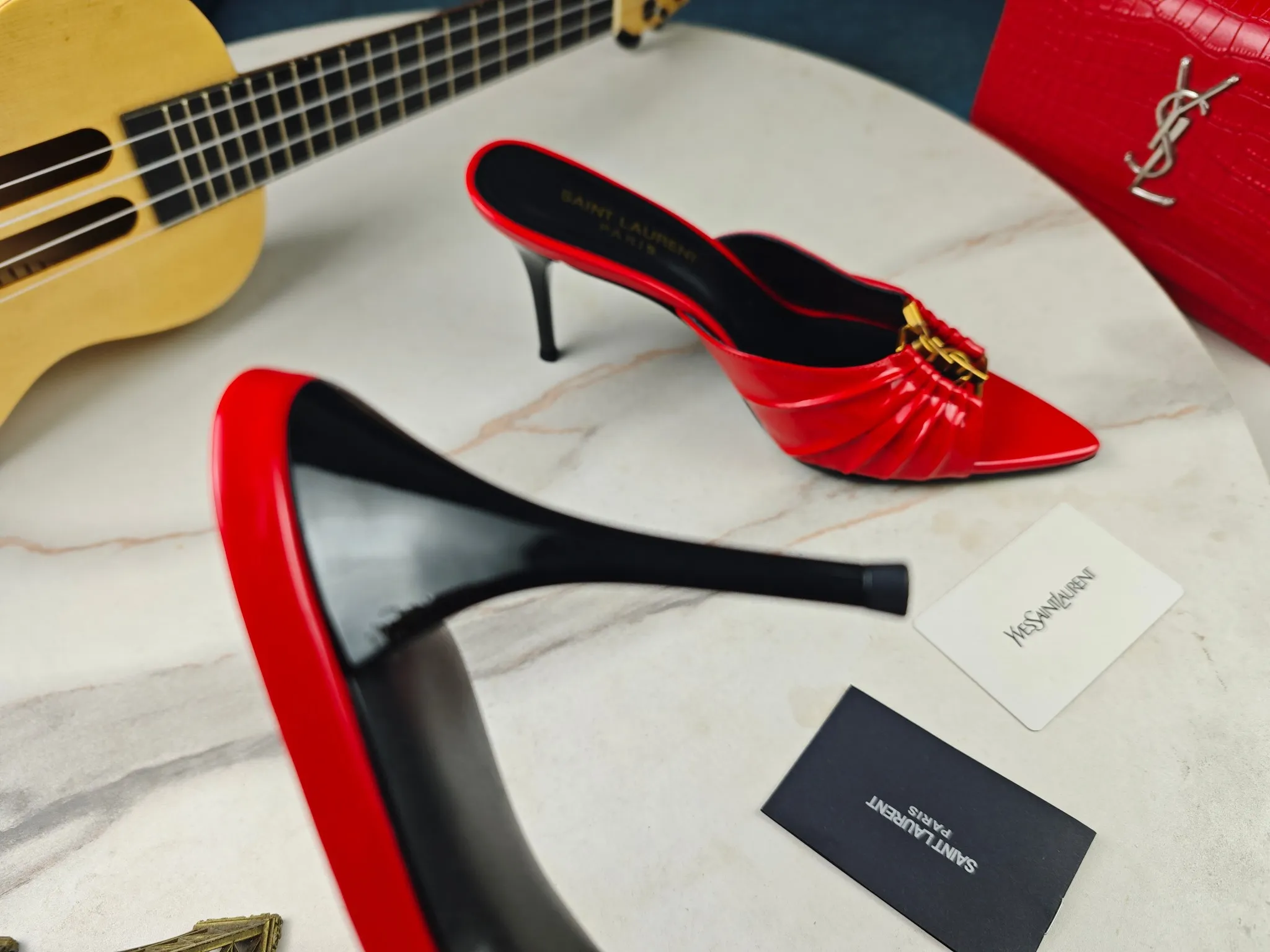 👟👟Ex-factory price 520👟👟 【Saint Laurent】Yves Saint Laurent, stiletto heel YSL sandals💃2024 early autumn counter synchronized with the latest styles, YSL, decoration👠 Classic and high-quality glamorous masterpieces, the hottest spring and summer series in the counter, with temperament, fashion, classic and attractive design style 😌The on-foot effect is particularly beautiful〰️, the material is imported from Italy, small black cow, imported black patent leather, lining, and foot pads; sheepskin, heel height, stiletto 9cm, size 35-41 (34.41.42 must be customized, non-returnable) outsole; imported genuine leather outsole, complete with counter packaging
